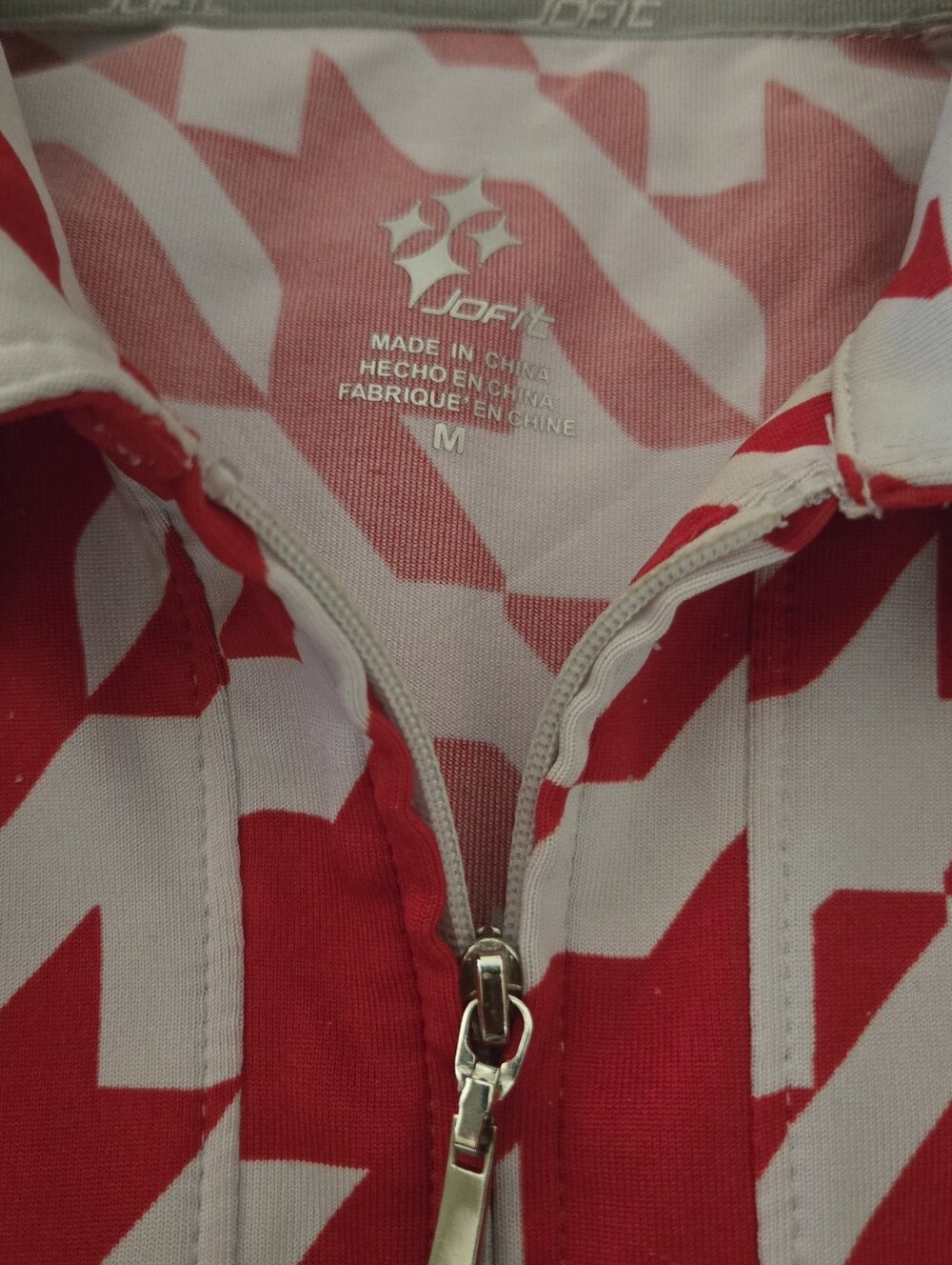 Jofit 1/4 zip Sleeceless Top. Red & White Geometric Pattern. Size MED. EUC! - Picture 3 of 3